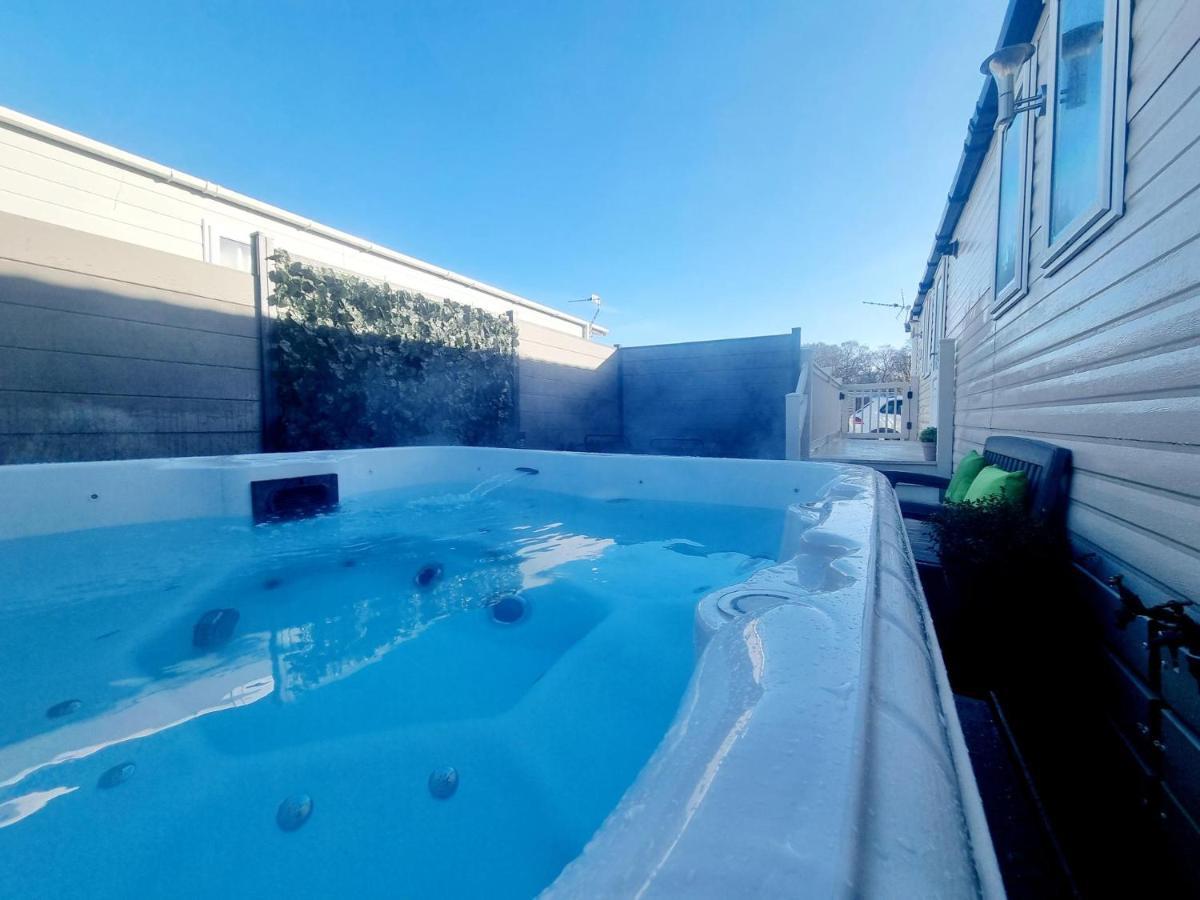 Apple Tree Lodge Hot Tub 3 Bedroom 2 Bars Morpeth Luaran gambar